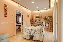 Refurbished and with tourist licence large 6 bedroom family vill, Calvià 07181