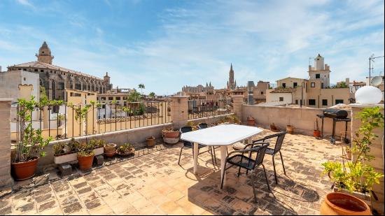 Penthouse with large terrace and views for sale in Palma`s Old T, Palma de Mallorca 07001