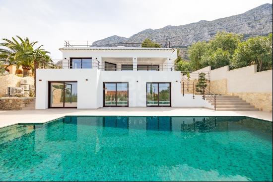 Elegant Seaside Living: Newly Constructed Villa in Denia with St, Denia 03700