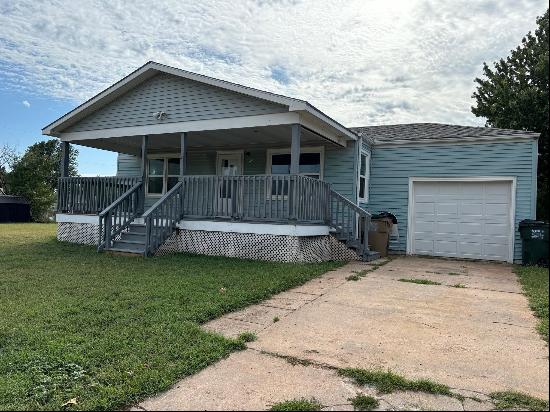 705 N Adams St, Medicine Lodge KS 67104