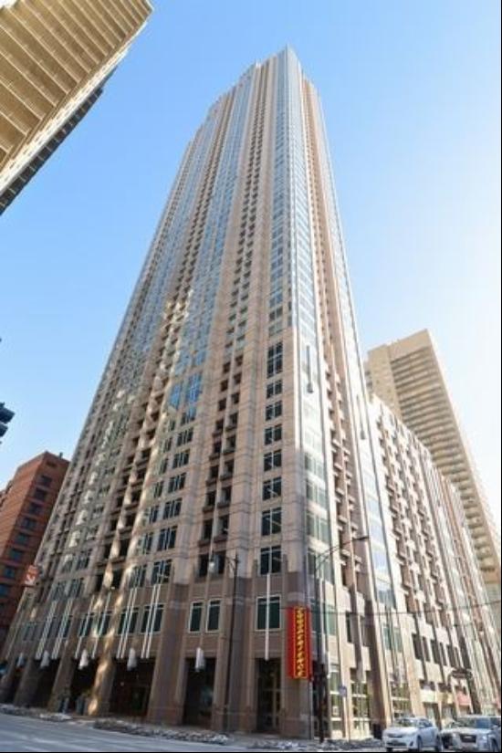 33 W ONTARIO Street #17E, Chicago IL 60654