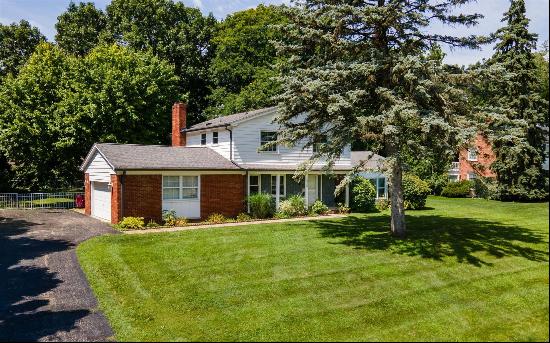 2028 E HAMMOND LAKE Drive, Bloomfield Hills MI 48302