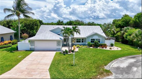 1102 NE Pine Hill Terrace, Jensen Beach FL 34957