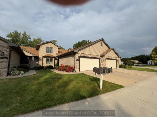 1531 Stagecoach Rd, Grand Island NE 68801