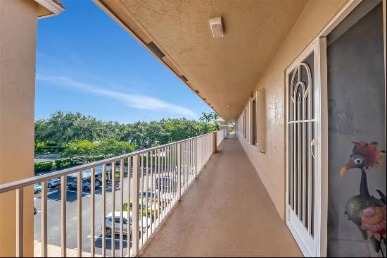 5746 Crystal Shores Drive #402, Boynton Beach FL 33437