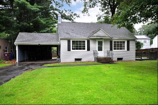 12 Lake Garda Drive, Farmington CT 06085