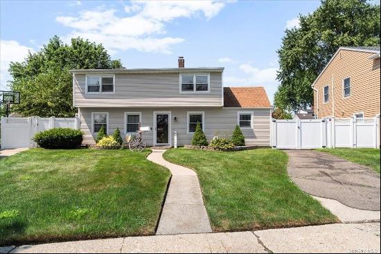 44 Swan Lane, Levittown NY 11756