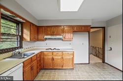 50 Colleen Circle, Ewing NJ 08638