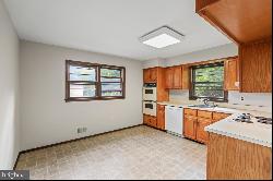 50 Colleen Circle, Ewing NJ 08638