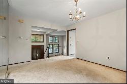 50 Colleen Circle, Ewing NJ 08638