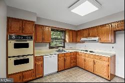 50 Colleen Circle, Ewing NJ 08638