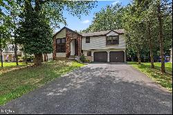 50 Colleen Circle, Ewing NJ 08638