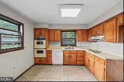 50 Colleen Circle, Ewing NJ 08638