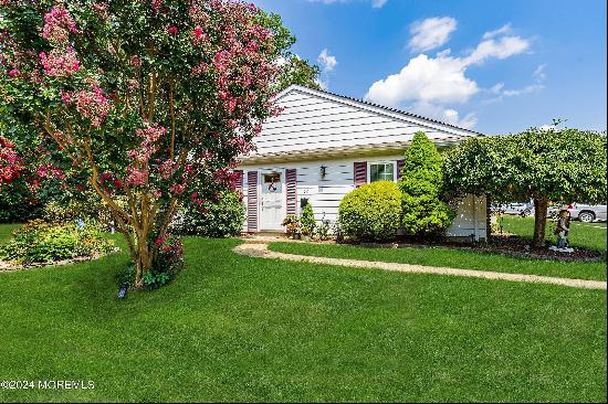 150 Kingsley Way, Freehold NJ 07728