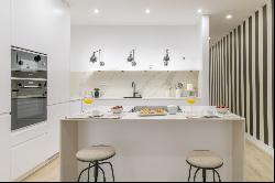 Magnificent brand new refurbished three bedroom flat in the best, Madrid 28001