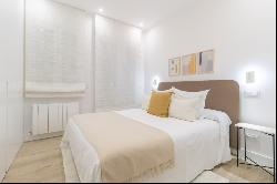 Magnificent brand new refurbished three bedroom flat in the best, Madrid 28001