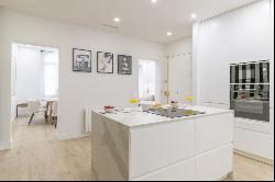 Magnificent brand new refurbished three bedroom flat in the best, Madrid 28001