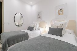 Magnificent brand new refurbished three bedroom flat in the best, Madrid 28001