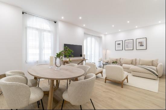 Magnificent brand new refurbished three bedroom flat in the best, Madrid 28001