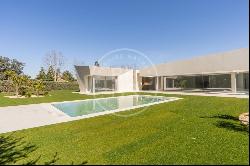 1000 sqm luxury house with pool and views for sale in La Moralej, Alcobendas 28000