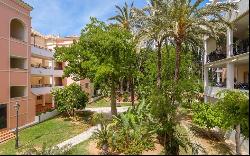 Spacious first-floor apartment in a front line golf complex in t, Marbella 29660