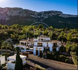 Luxurious Villa with Panoramic Views for Sale in Denia, Montgo A, Dénia 03700