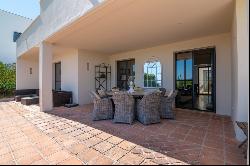 Select frontline golf villa in Las Cimas de Almenara, Sotogrande, San Roque 11360