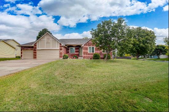 325 S Fairway Cir, Andover KS 67002