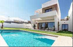 Luxury Living in Alicante: Exquisite Villa in Nueva Villa Verde, Benidorm 03501