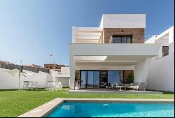 Luxury Living in Alicante: Exquisite Villa in Nueva Villa Verde, Benidorm 03501