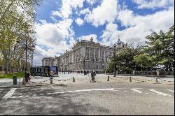 Flat with two balconies in the best area of Sol, Madrid 28028