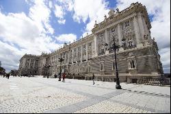 Flat with two balconies in the best area of Sol, Madrid 28028