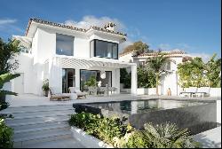 Modern brand-new villa in the lower part of Nueva Andalucia, Marbella 29660