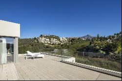 Bright luxury villa in a prime position in Nueva Andalucia, Marbella 29660