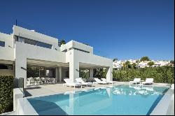 Bright luxury villa in a prime position in Nueva Andalucia, Marbella 29660