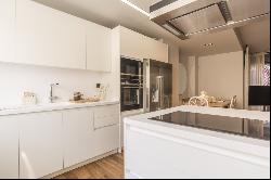 Beautiful ground floor duplex with large terrace and two parking, Madrid 28002