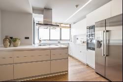 Beautiful ground floor duplex with large terrace and two parking, Madrid 28002