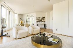 Beautiful house with two parking spaces in the best area of El V, Madrid 28002