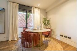 Spectacular ground floor duplex with terrace and garage space in, Madrid 28002