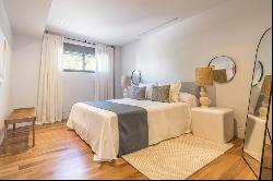 Spectacular ground floor duplex with terrace and garage space in, Madrid 28002