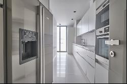 Beautiful house with two parking spaces in the best area of El V, Madrid 28002