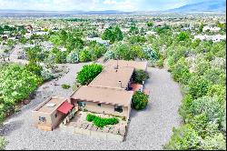 24 Nickell Road, Ranchos De Taos NM 87557