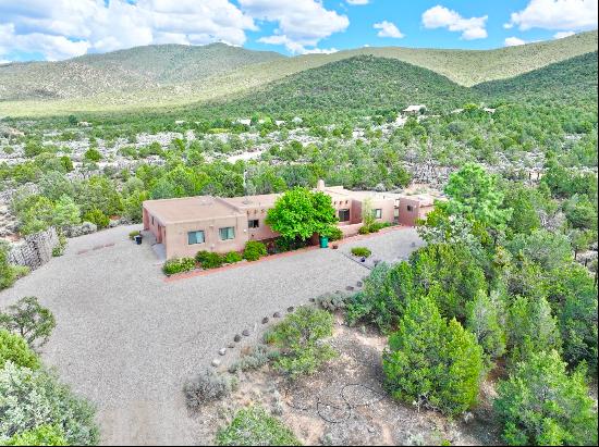 24 Nickell Road, Ranchos De Taos NM 87557