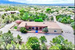 24 Nickell Road, Ranchos De Taos NM 87557