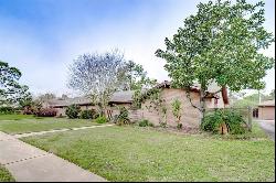 5246 Braesvalley Drive, Houston TX 77096