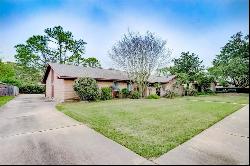 5246 Braesvalley Drive, Houston TX 77096