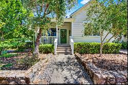 Charming St. Helena Cottage