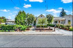 Charming St. Helena Cottage