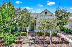 Charming St. Helena Cottage