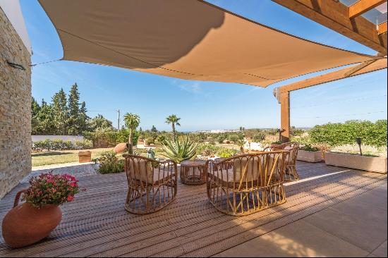 Modern 5-Bedroom Villa in Albufeira with Stunning Sea Views for Sale